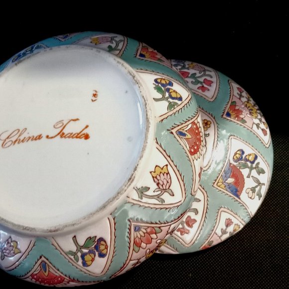 Stunning Vintage Chinese Porcelain Bowl with Lid. Pastel Green Quilt Pattern. - Picture 2 of 5